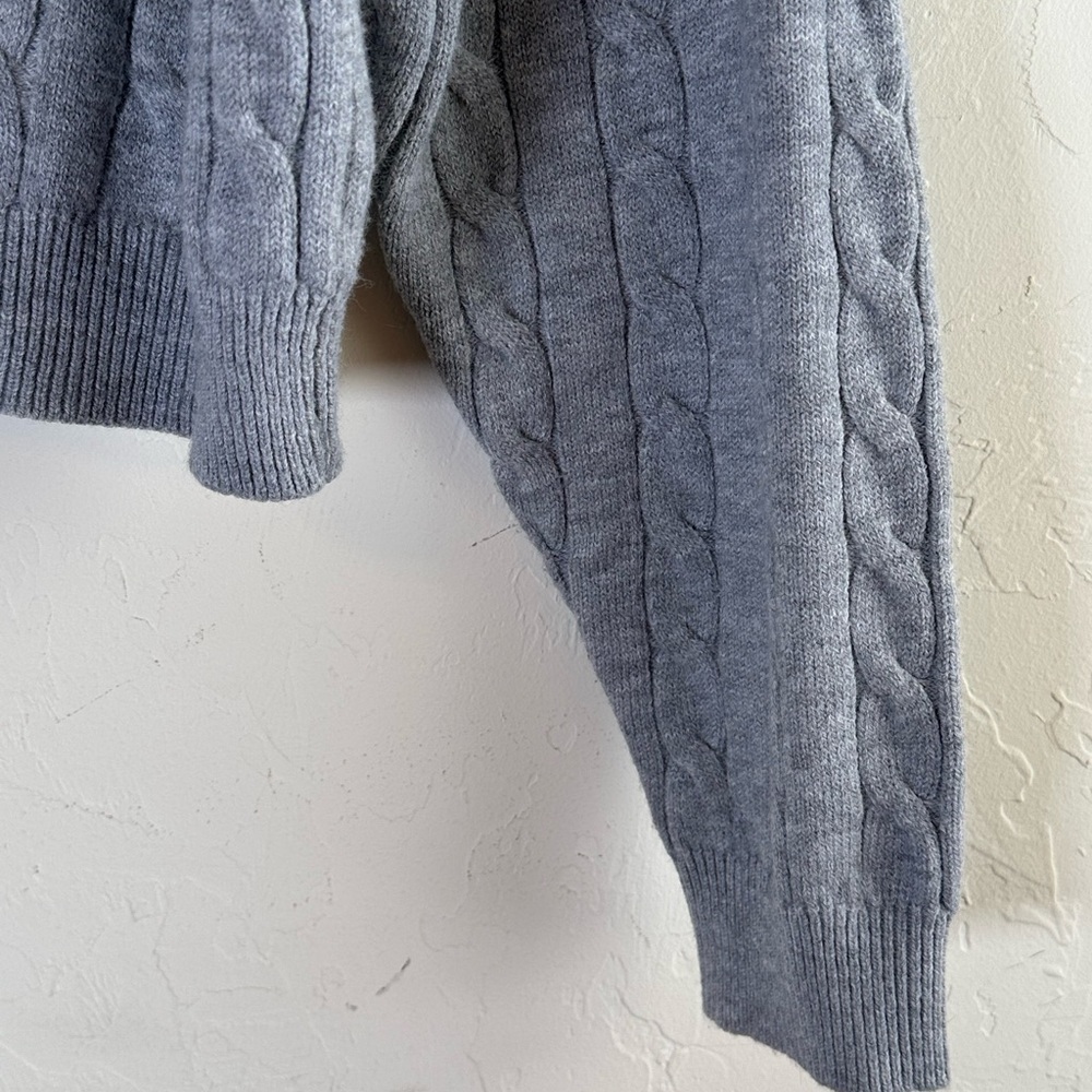 Cozy and Soft V-Neck Cable Knit Cropped Light Grey Sweater Sz M - Picture 3 of 8